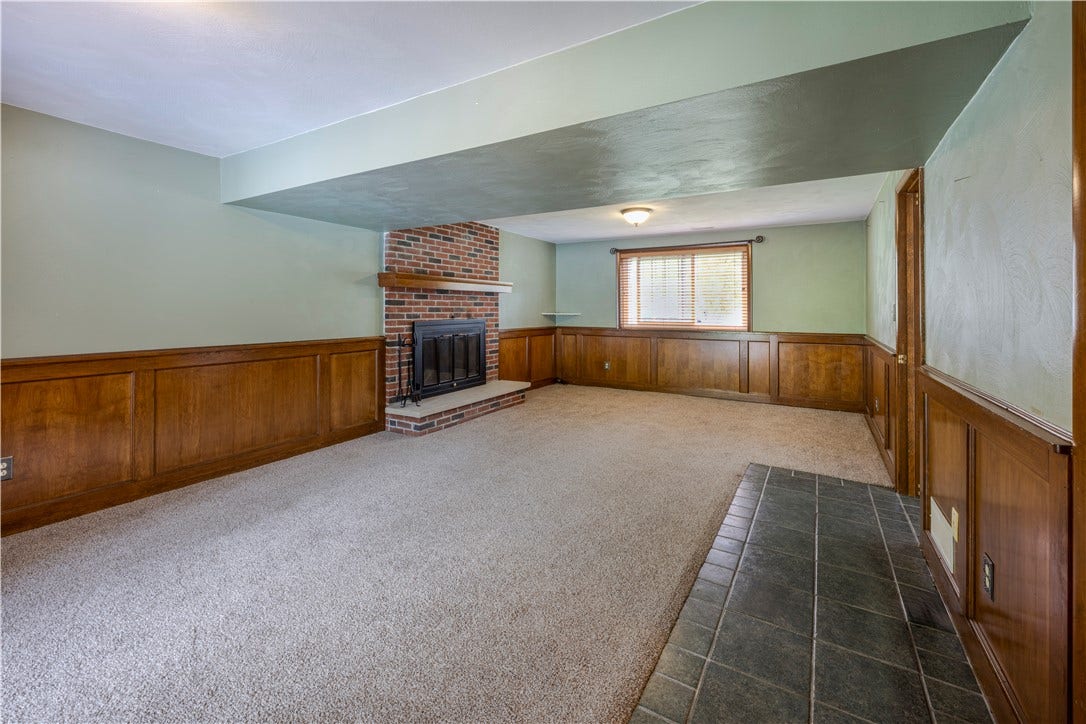 241 Laurel Dr, Greensburg, PA 15601