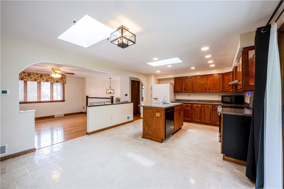 241 Laurel Dr, Greensburg, PA 15601