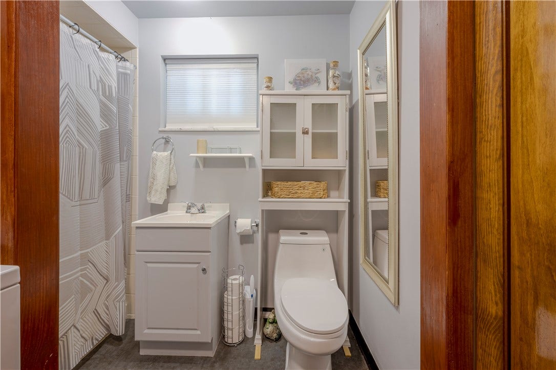241 Laurel Dr, Greensburg, PA 15601