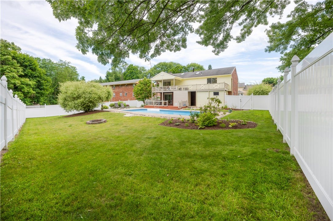 241 Laurel Dr, Greensburg, PA 15601