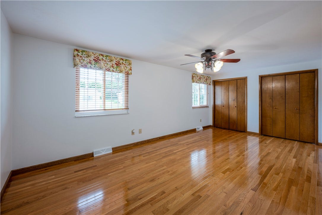 241 Laurel Dr, Greensburg, PA 15601