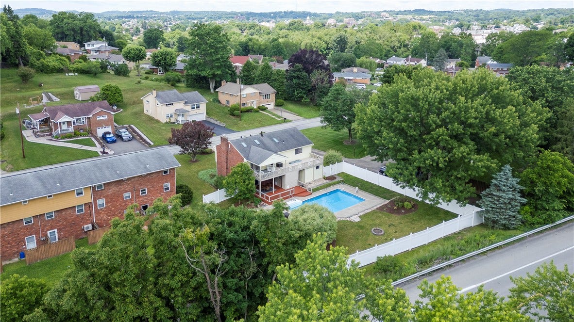 241 Laurel Dr, Greensburg, PA 15601