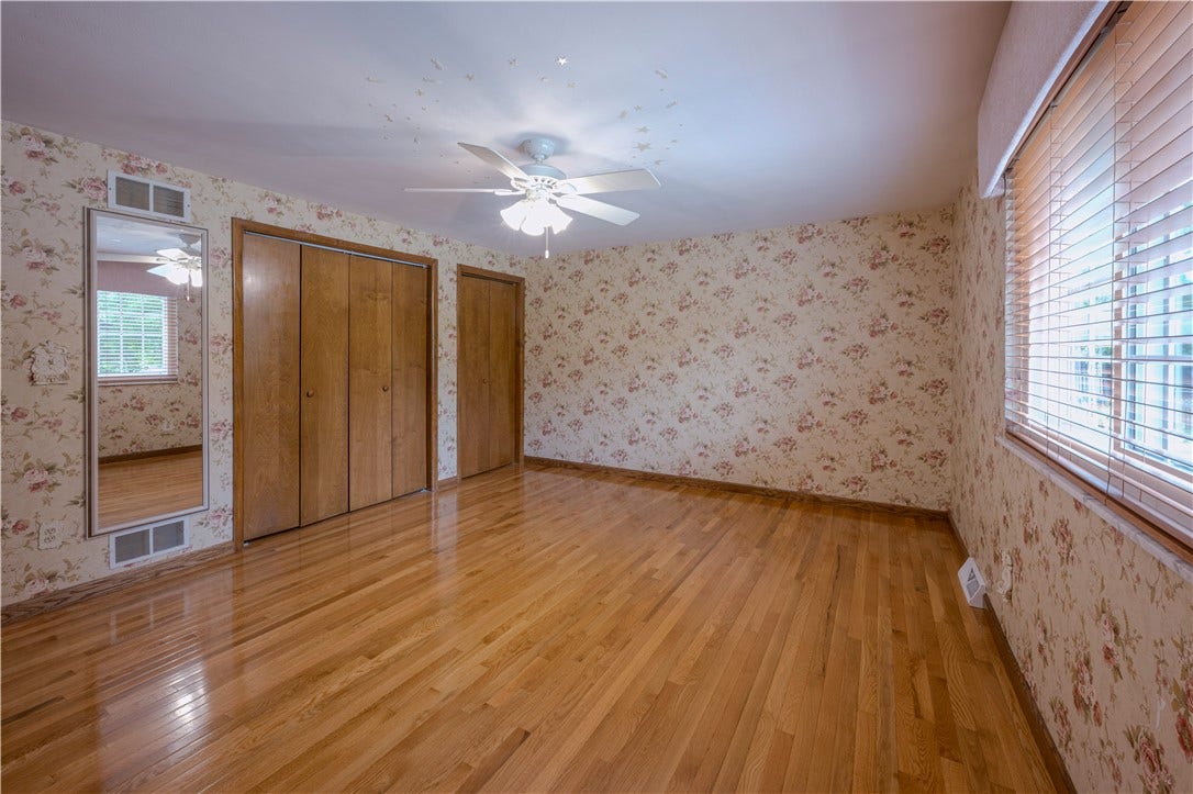 241 Laurel Dr, Greensburg, PA 15601