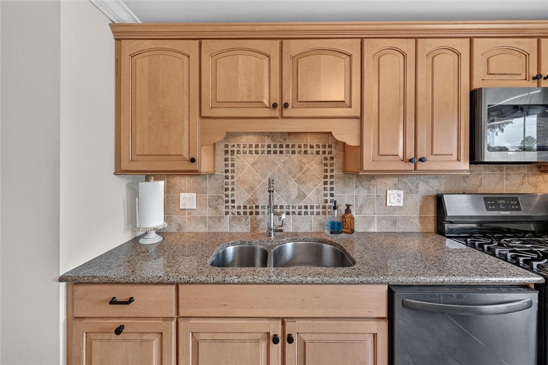 34 Mohawk Dr, Greensburg, PA 15601