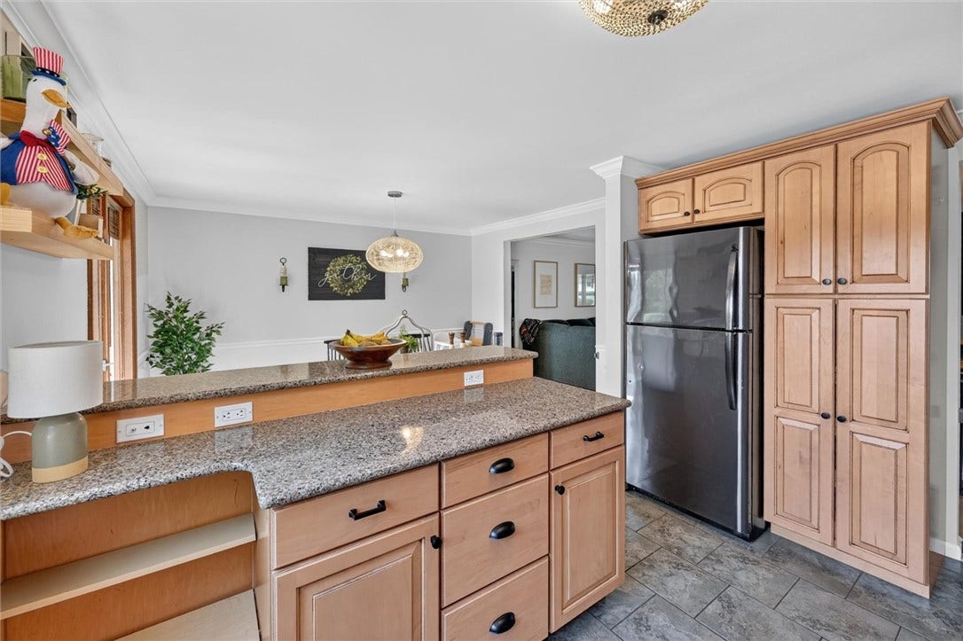 34 Mohawk Dr, Greensburg, PA 15601