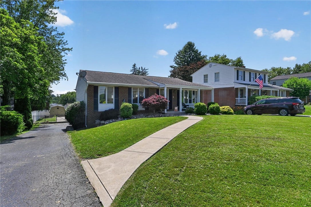 34 Mohawk Dr, Greensburg, PA 15601