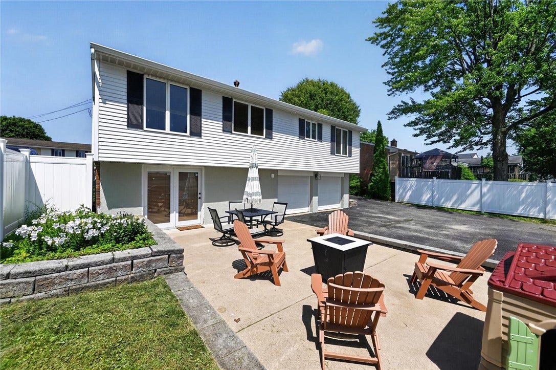 34 Mohawk Dr, Greensburg, PA 15601