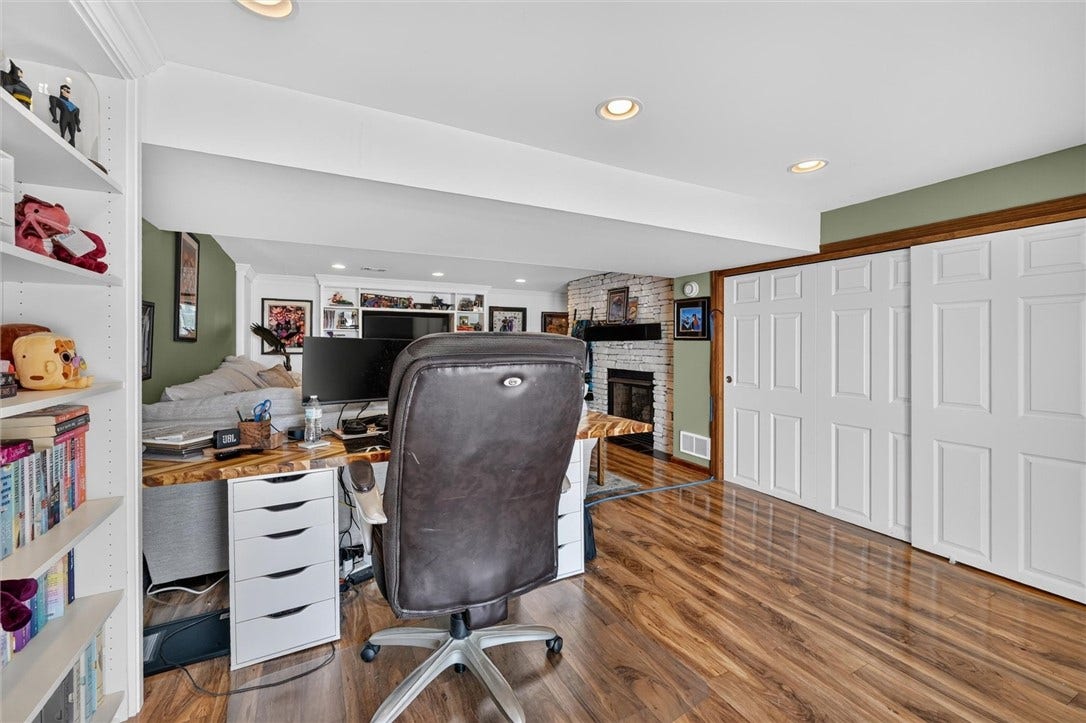 34 Mohawk Dr, Greensburg, PA 15601