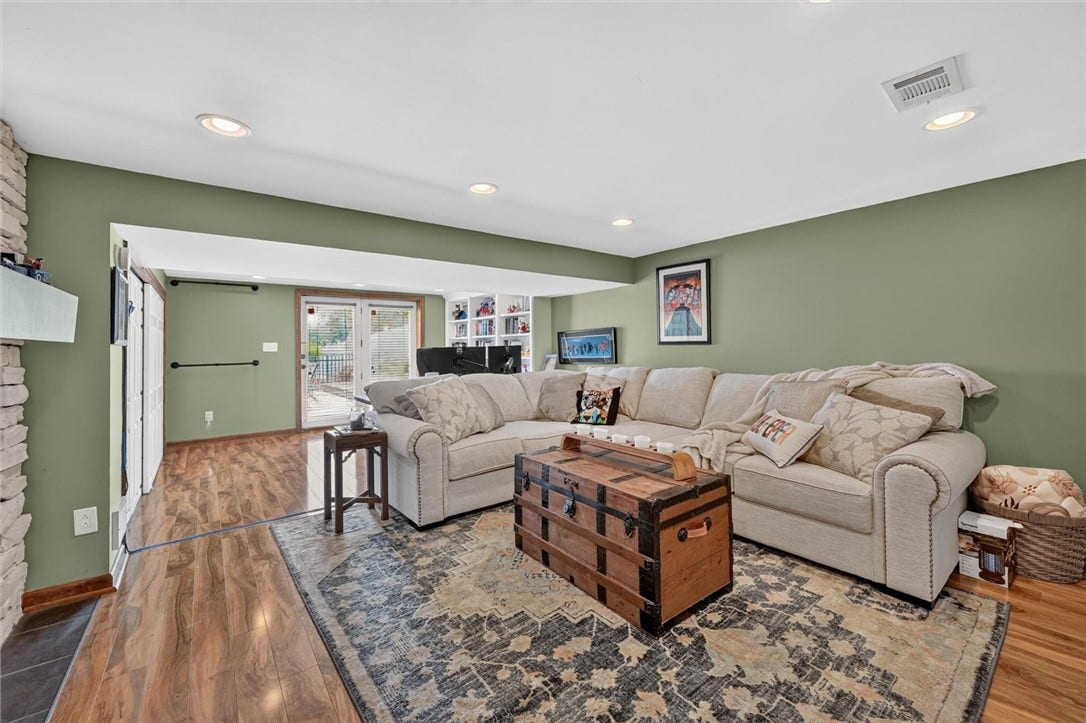 34 Mohawk Dr, Greensburg, PA 15601
