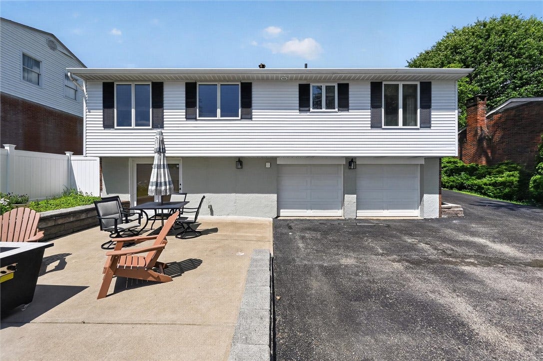 34 Mohawk Dr, Greensburg, PA 15601