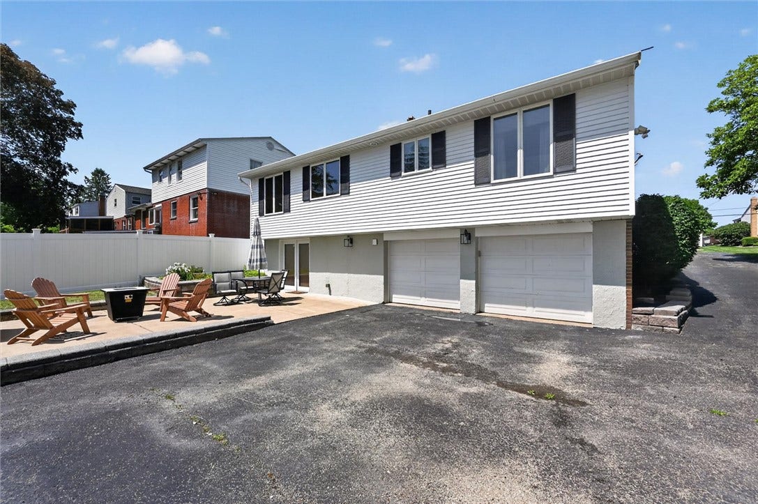 34 Mohawk Dr, Greensburg, PA 15601