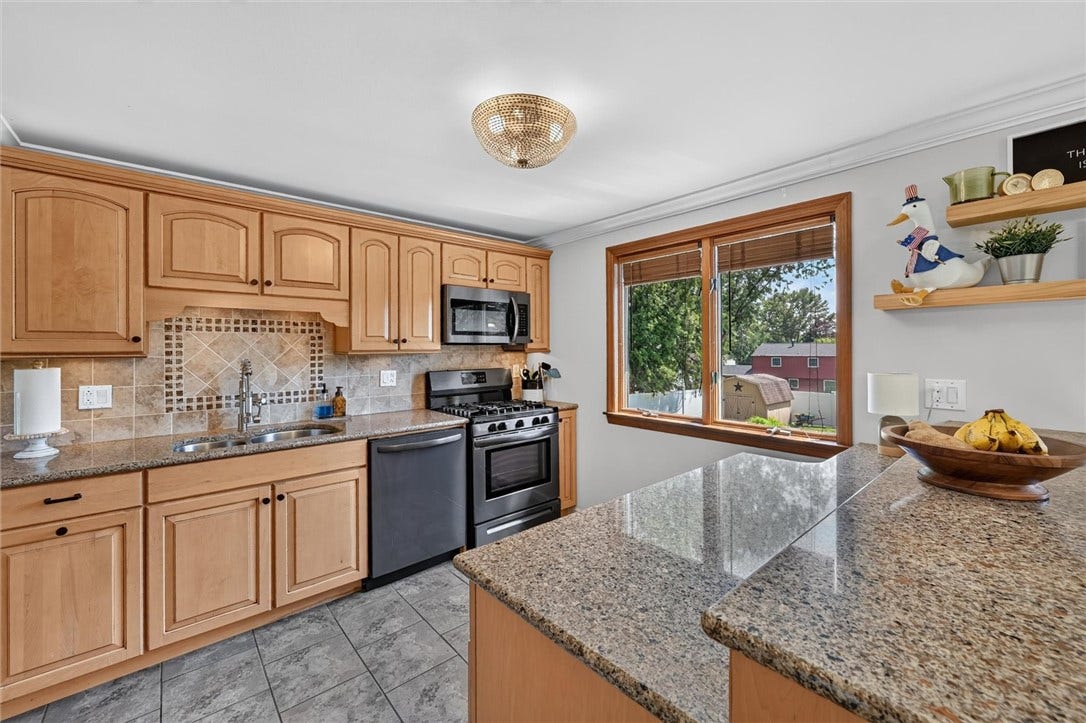 34 Mohawk Dr, Greensburg, PA 15601