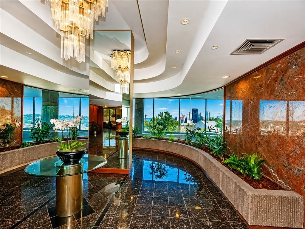 1 Trimont Ln, #490E, Pittsburgh, PA 15211 THE TRIMONT LOBBY A polished common-area welcome with dramatic finishes and views toward Downtown.
OUTDOOR POOL En