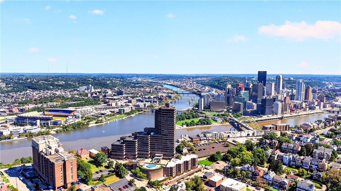 1 Trimont Ln, #490E, Pittsburgh, PA 15211 PITTSBURGH AT YOUR FEET
A spectacular panorama of the Point, Downtown Pittsburgh, the Three Rivers, bridges and Acrisure Stadium the iconic scenery that makes Mt. Washington famous.