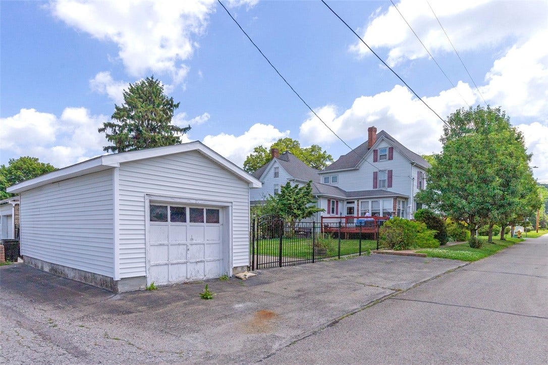 1230 Chestnut St, Connellsville, PA 15425