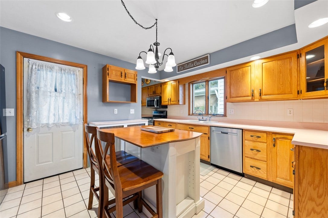 1230 Chestnut St, Connellsville, PA 15425