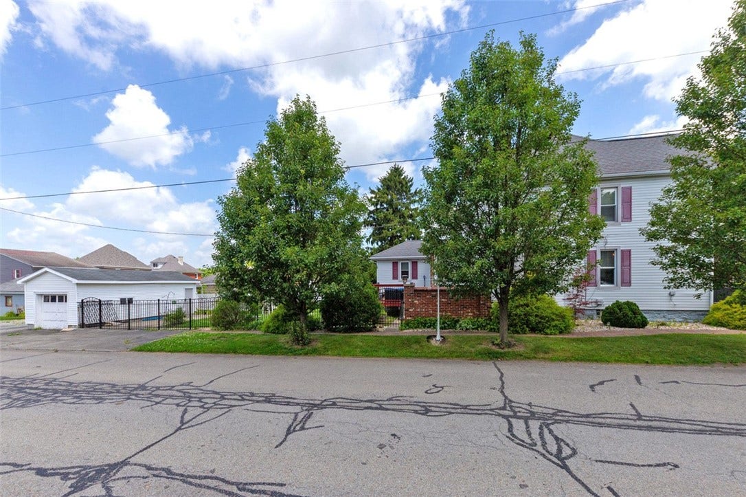 1230 Chestnut St, Connellsville, PA 15425