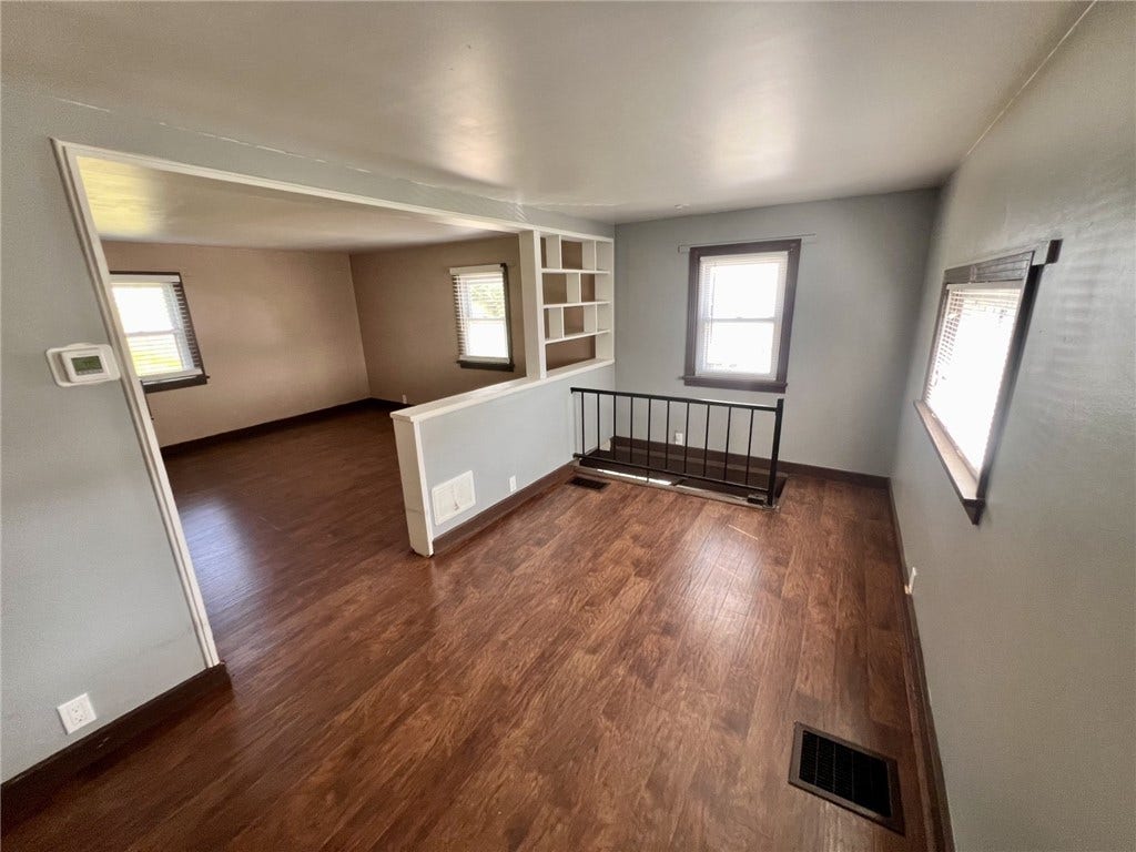 312 S 9th St, Connellsville, PA 15425