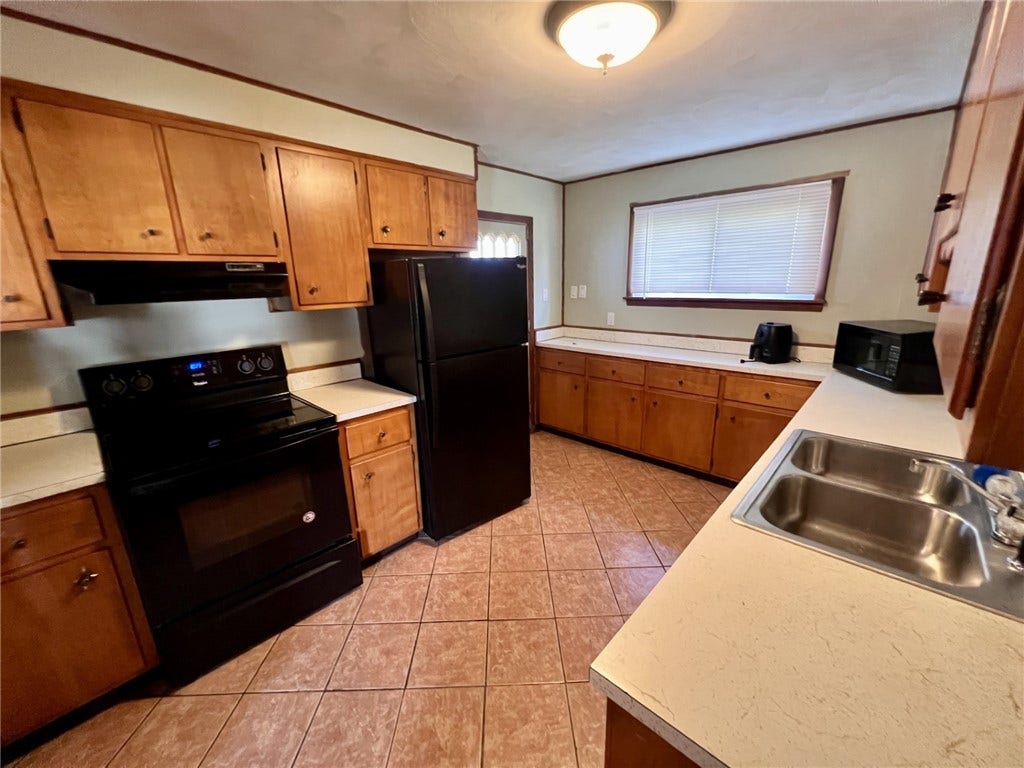 Plenty of Cabinets