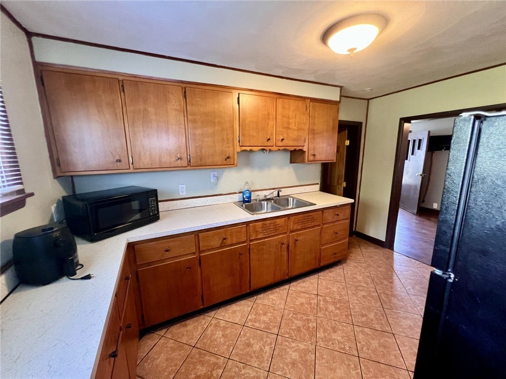 312 S 9th St, Connellsville, PA 15425
