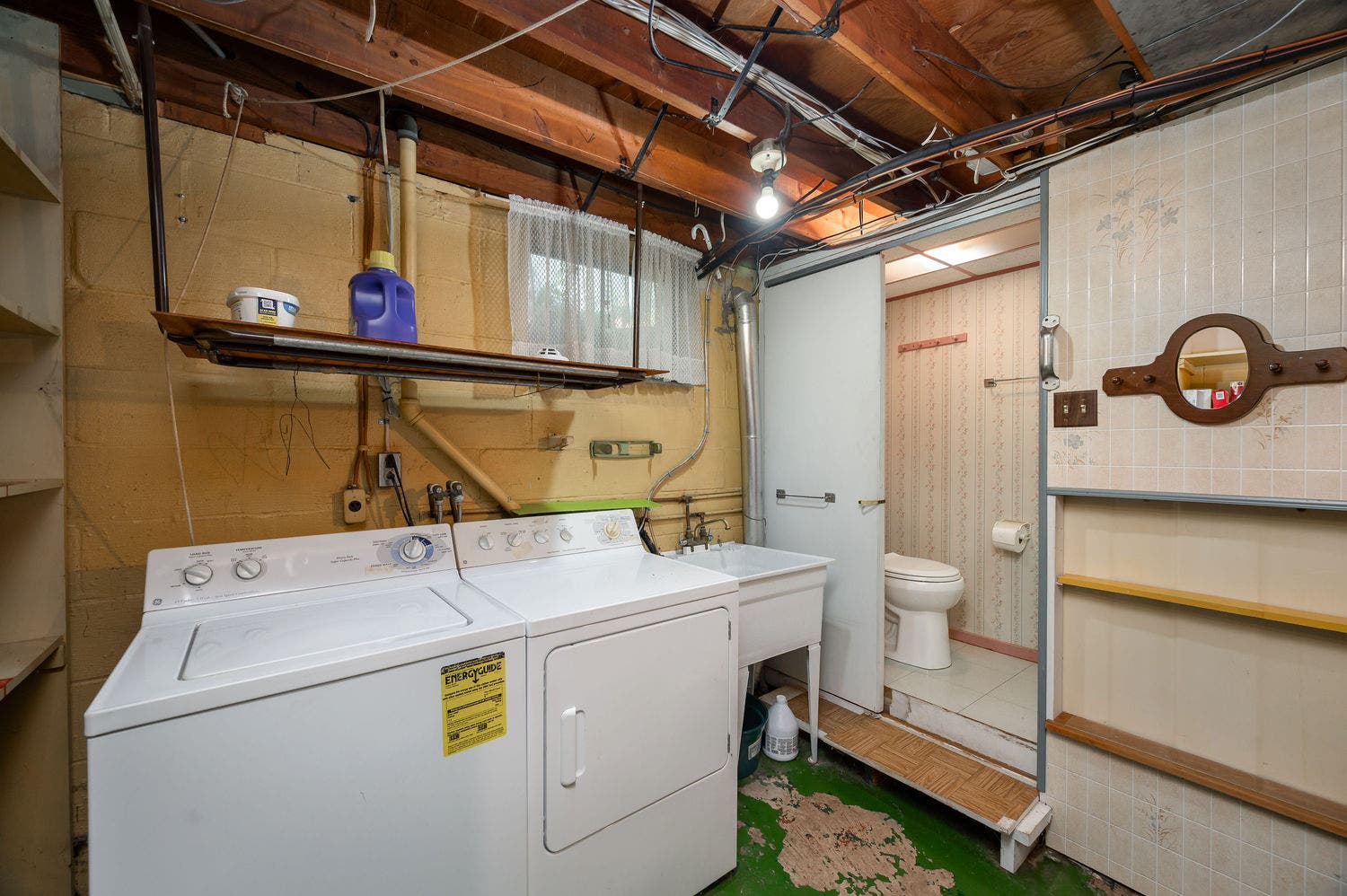 1673 Norsen Drive, Pittsburgh, PA 15243 Laundry / Half Bath