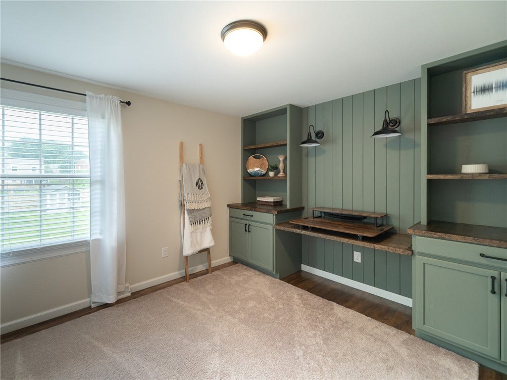 236 Lisa Dr, Bethel Park, PA 15102