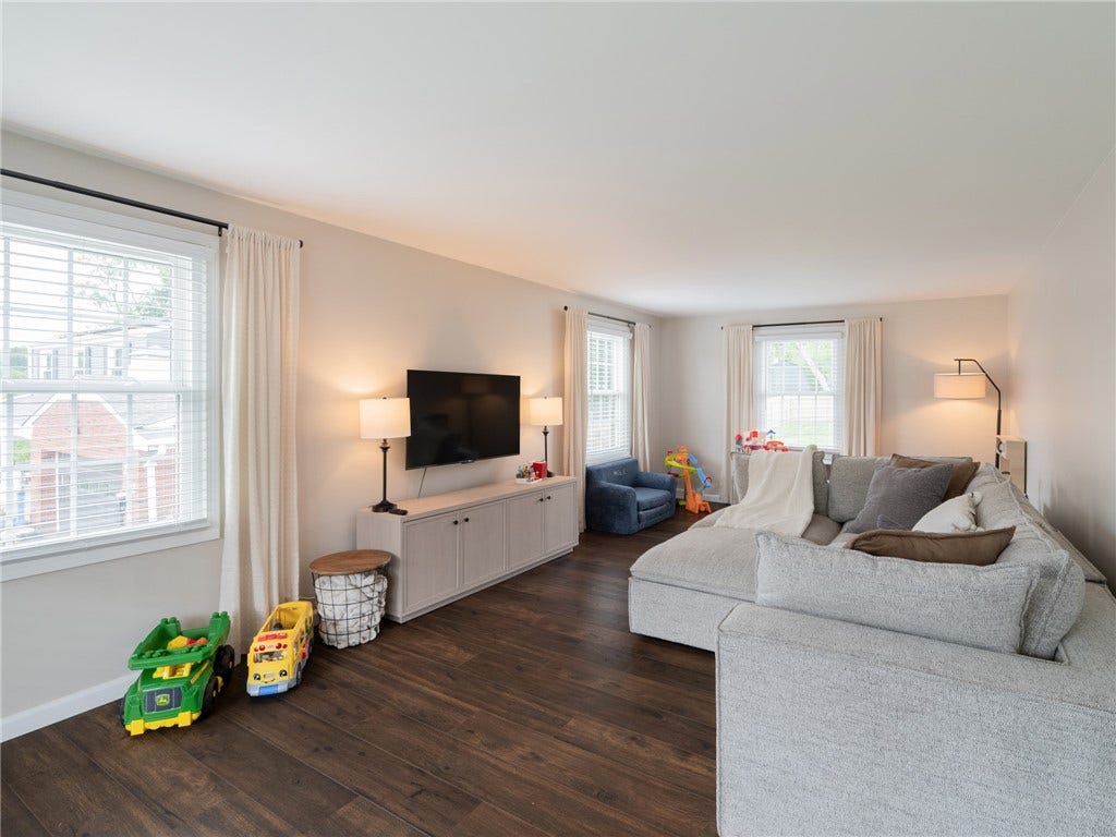 236 Lisa Dr, Bethel Park, PA 15102