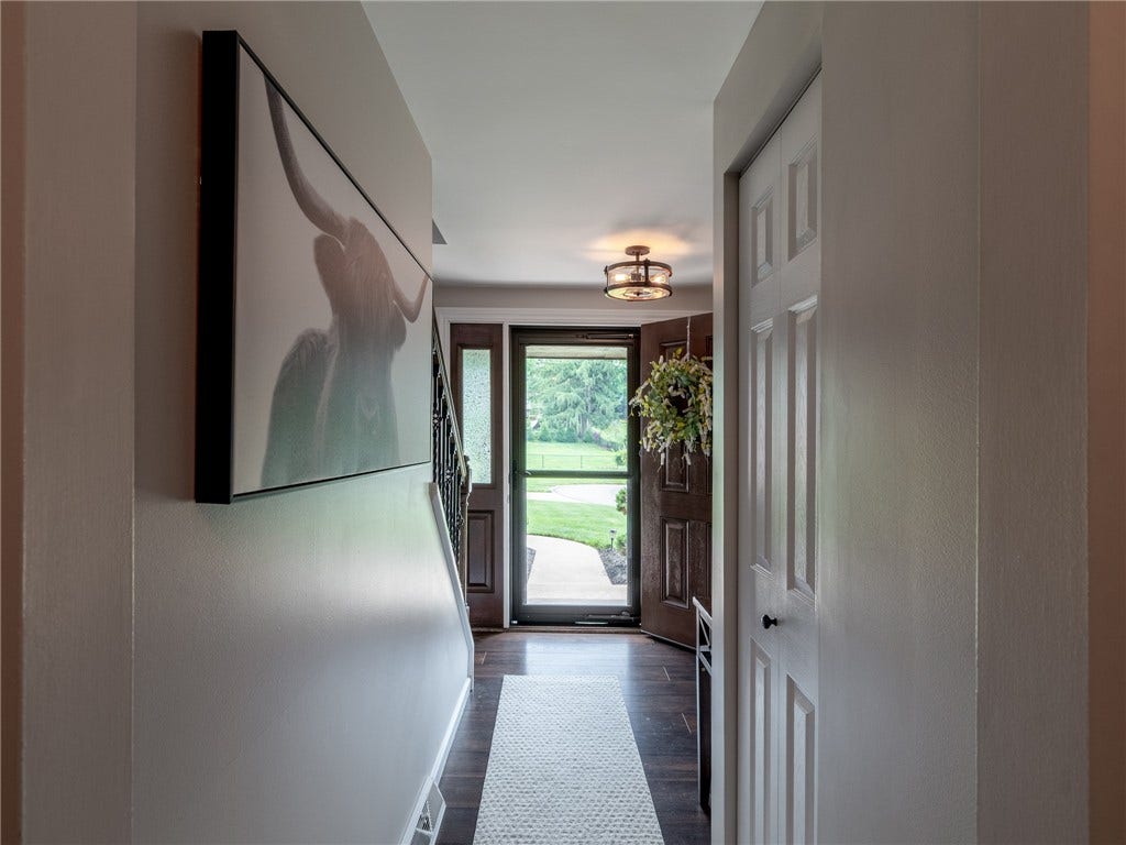 236 Lisa Dr, Bethel Park, PA 15102