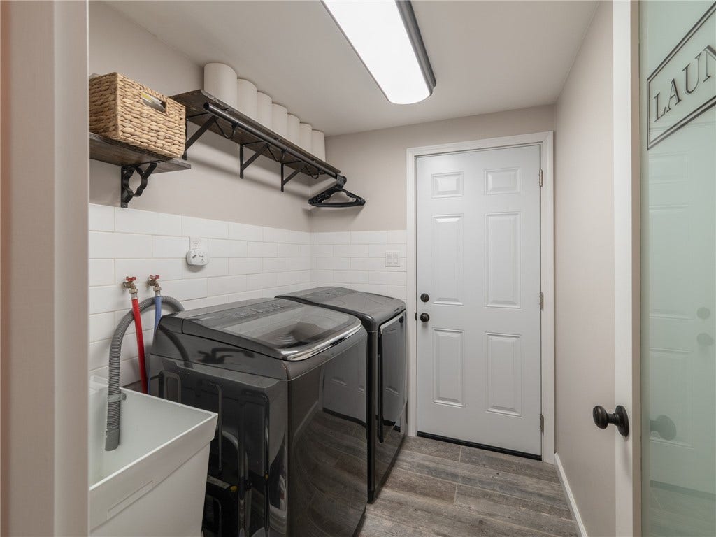 236 Lisa Dr, Bethel Park, PA 15102