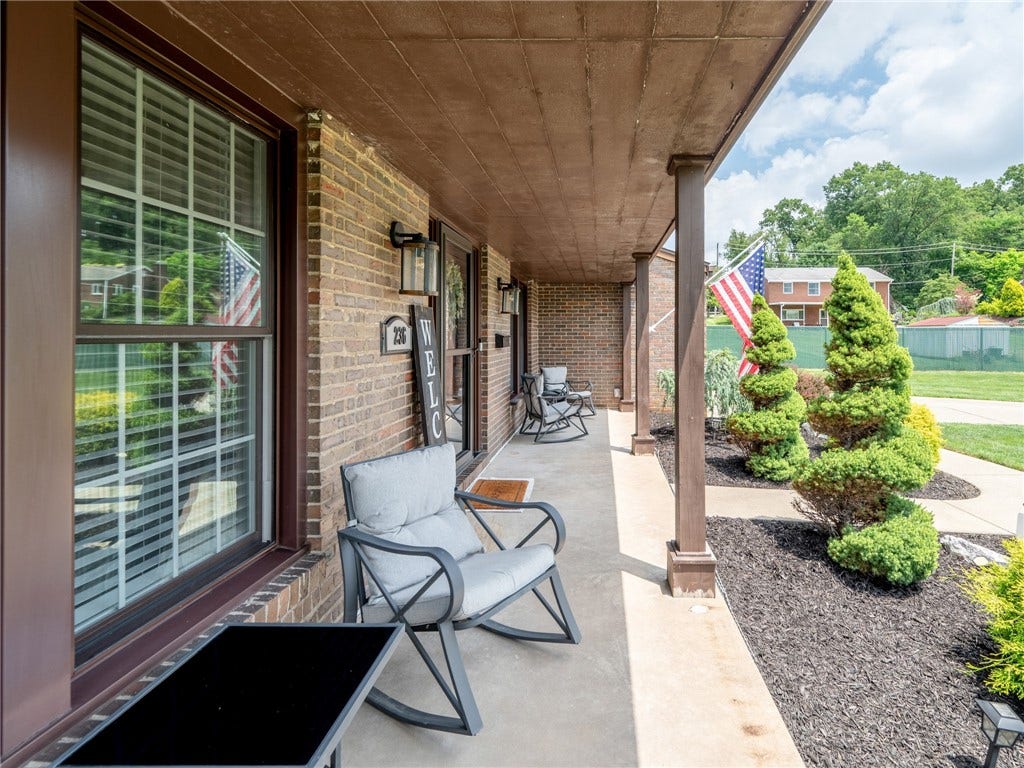 236 Lisa Dr, Bethel Park, PA 15102