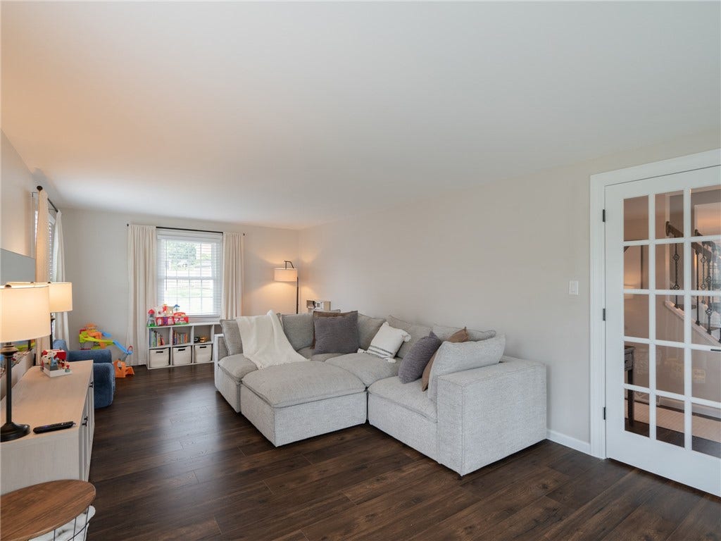 236 Lisa Dr, Bethel Park, PA 15102