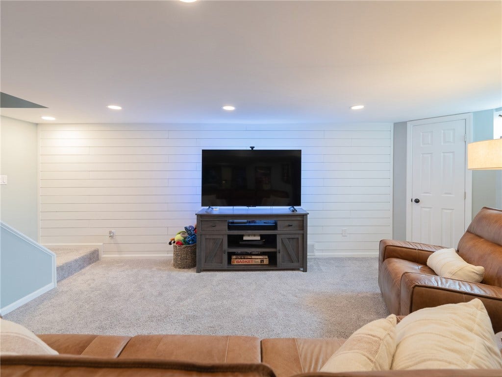236 Lisa Dr, Bethel Park, PA 15102