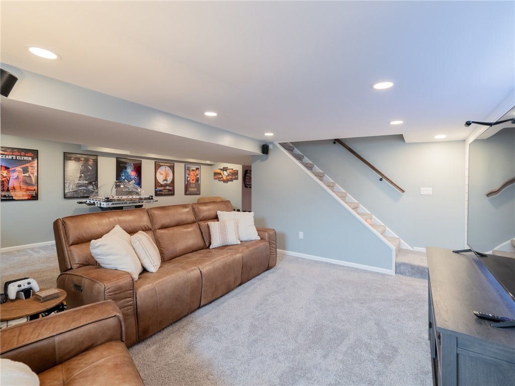 236 Lisa Dr, Bethel Park, PA 15102