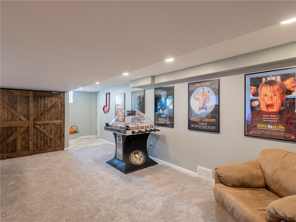 236 Lisa Dr, Bethel Park, PA 15102