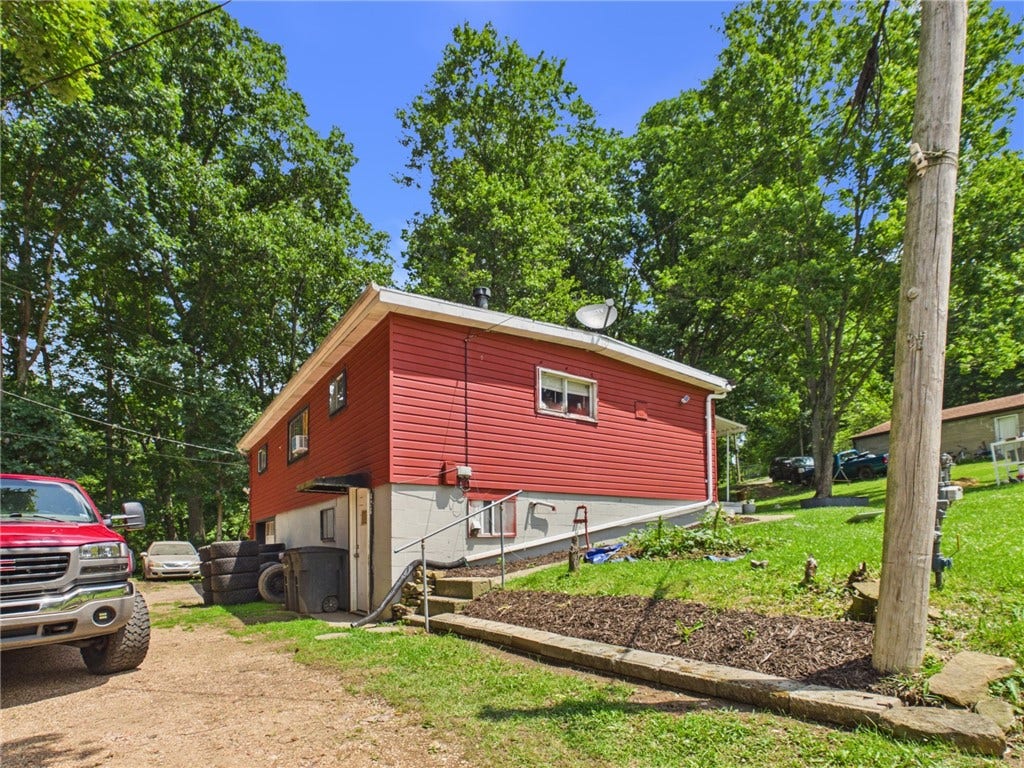 426 Wherry Rd, Bentleyville, PA 15314