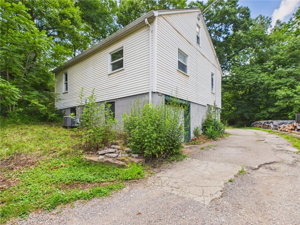 408 McDade Ln, Cheswick, PA 15024