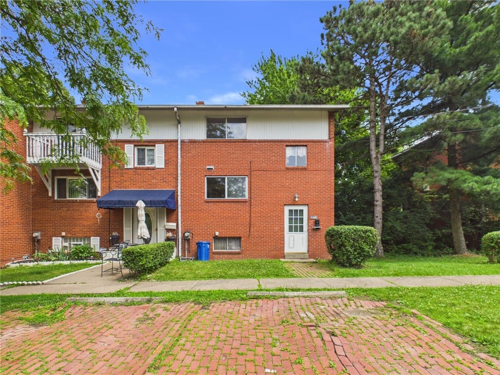 2340 Park Hill Dr, Pittsburgh, PA 15221