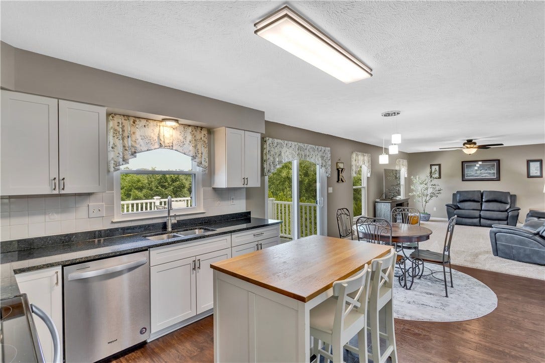 107 Janyce Dr, Greensburg, PA 15601