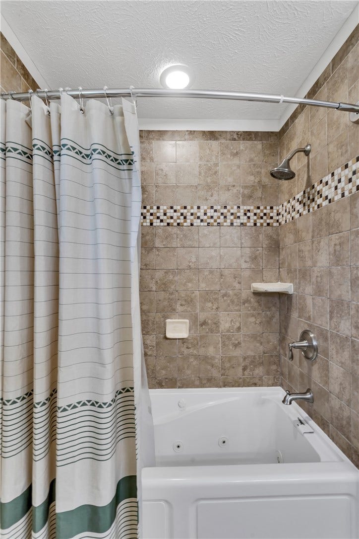 107 Janyce Dr, Greensburg, PA 15601
