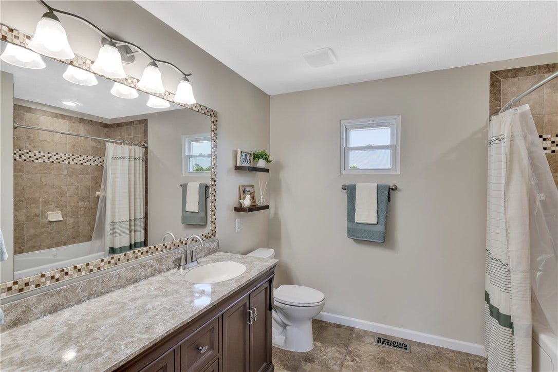 107 Janyce Dr, Greensburg, PA 15601