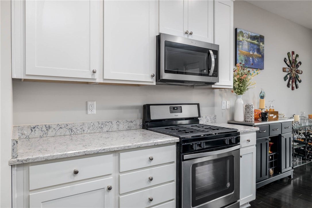 Whether you love to cook or only on weekends, you'll love to prepare meals in this space!