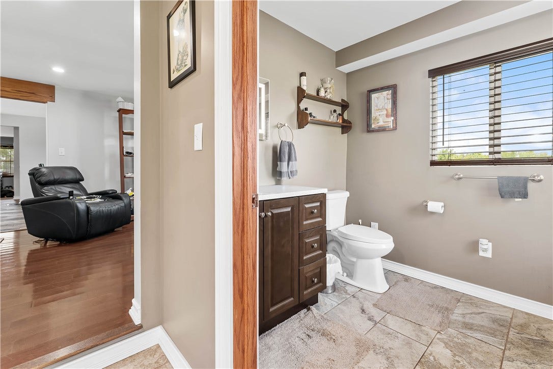 1147 N Gallatin Ave Ext, Uniontown, PA 15401