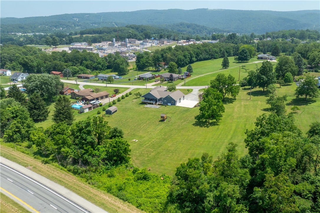 1147 N Gallatin Ave Ext, Uniontown, PA 15401