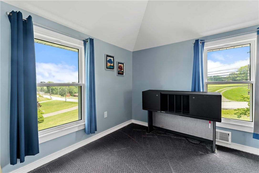 1147 N Gallatin Ave Ext, Uniontown, PA 15401