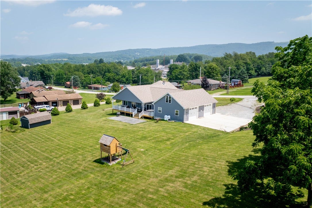 1147 N Gallatin Ave Ext, Uniontown, PA 15401