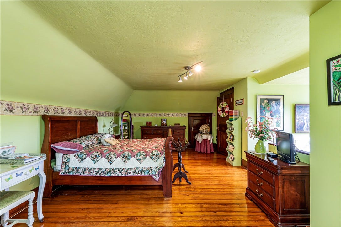 3ed floor bedroom