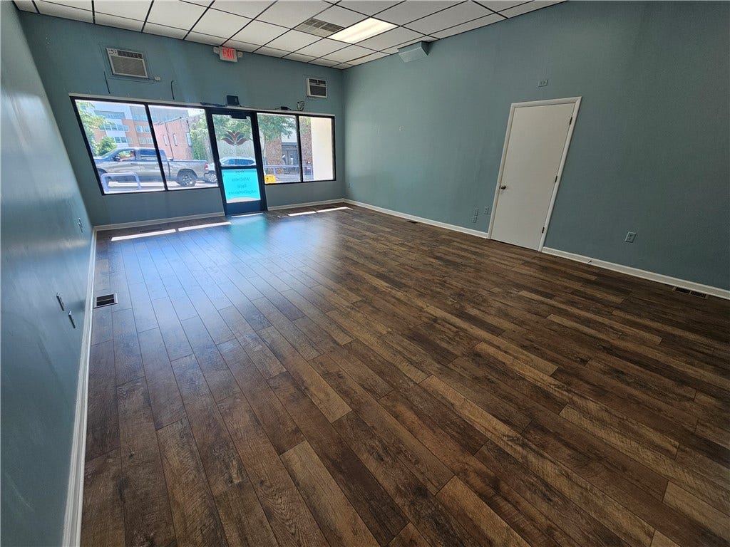 14 N Main St, Washington, PA 15301