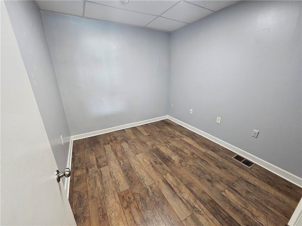 14 N Main St, Washington, PA 15301