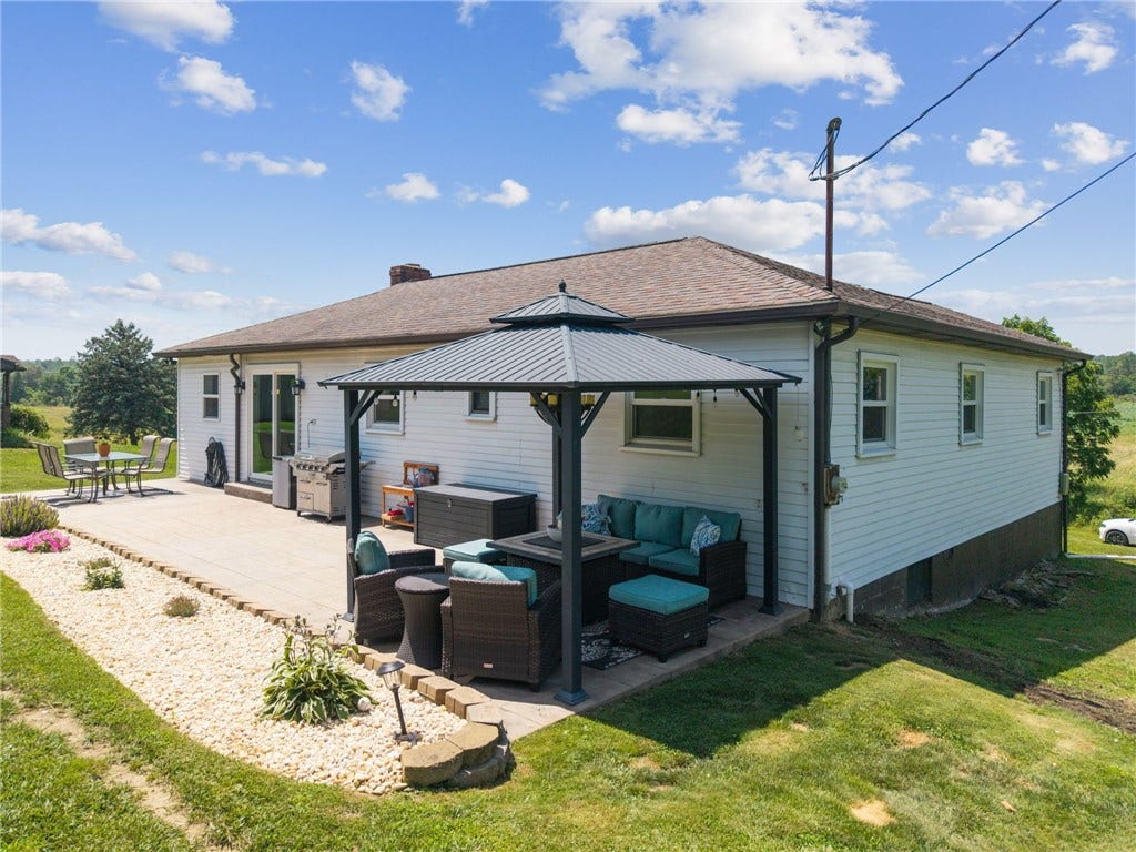 160 Brush Creek Rd, Mount Pleasant, PA 15666