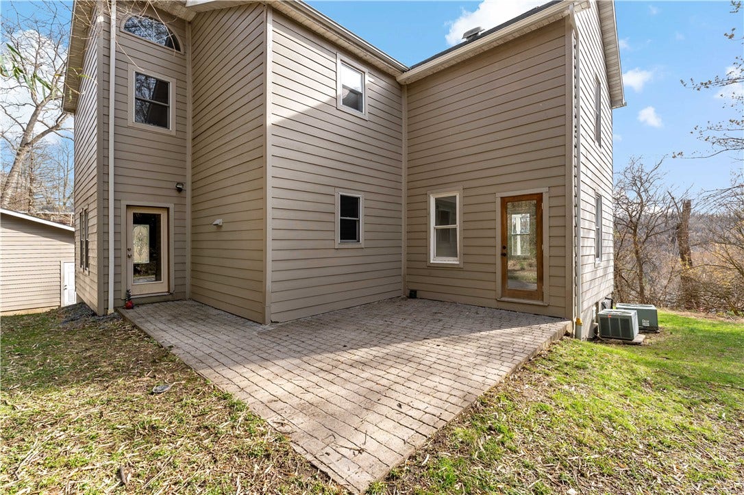 45 Redstone Ln, Washington, PA 15301